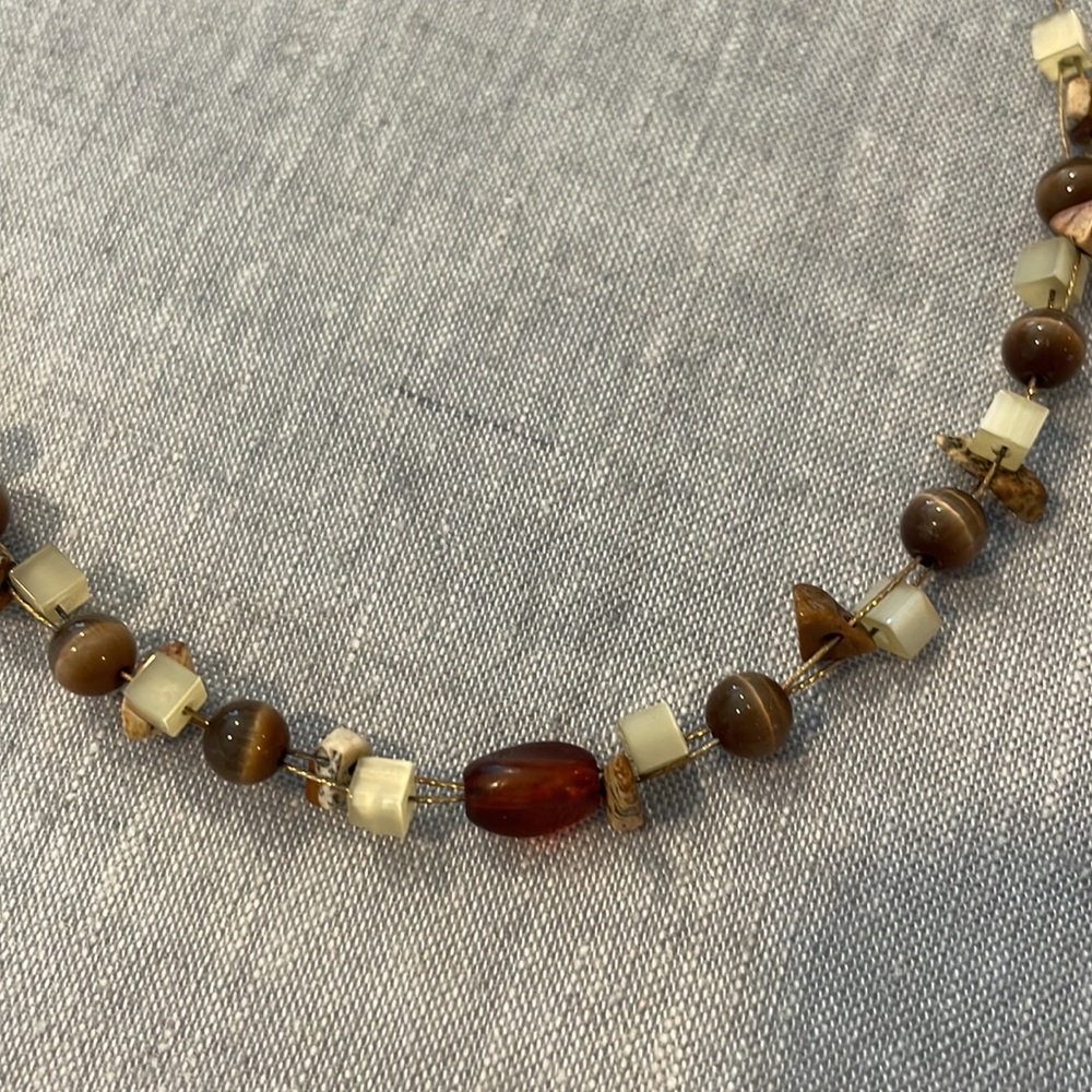Lia Sophia neutral stone gold necklace - Picture 2 of 3